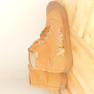 Bangs 7.5 brown high tops